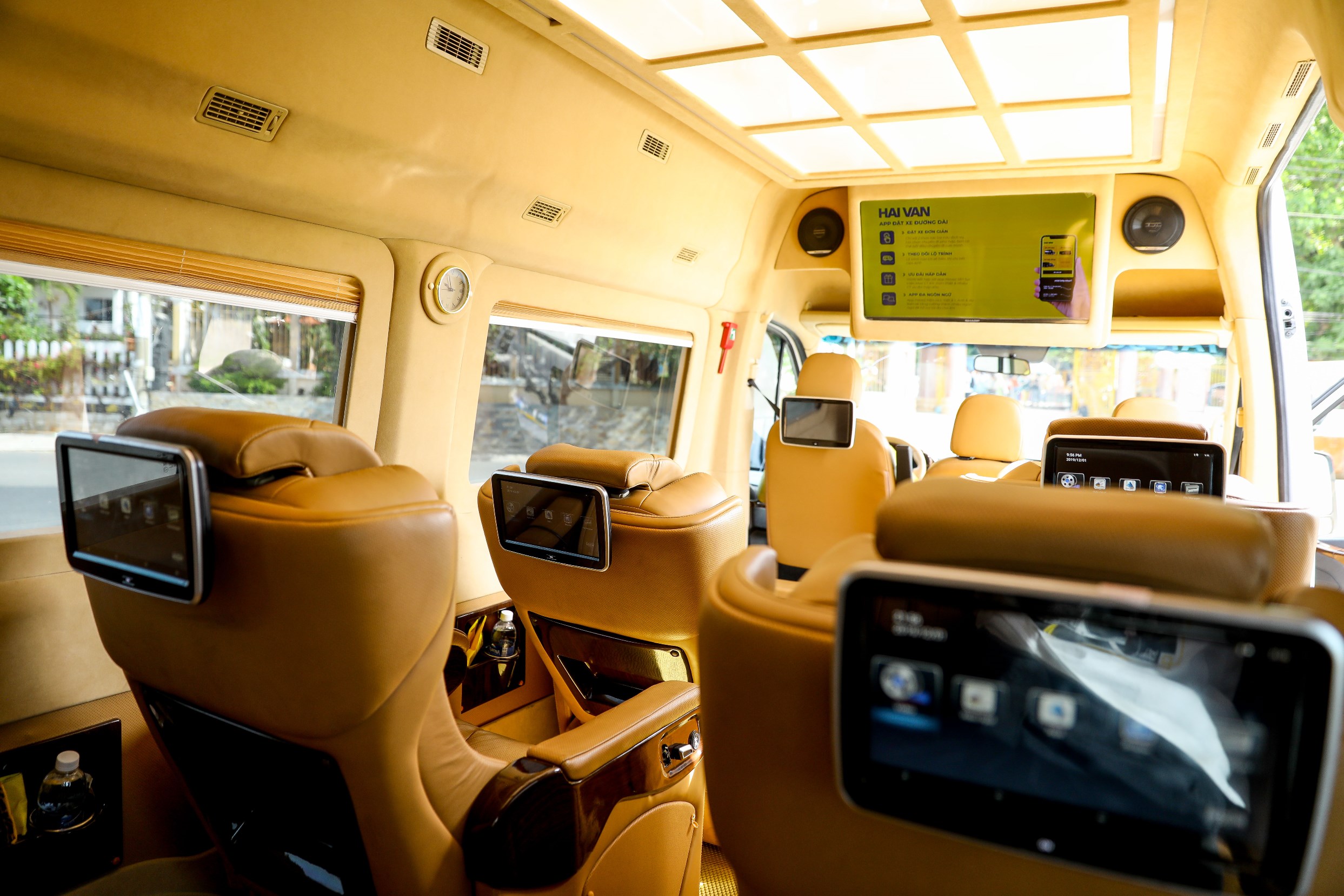 Ghế massage và màn hình LCD Hải Vân Limousine