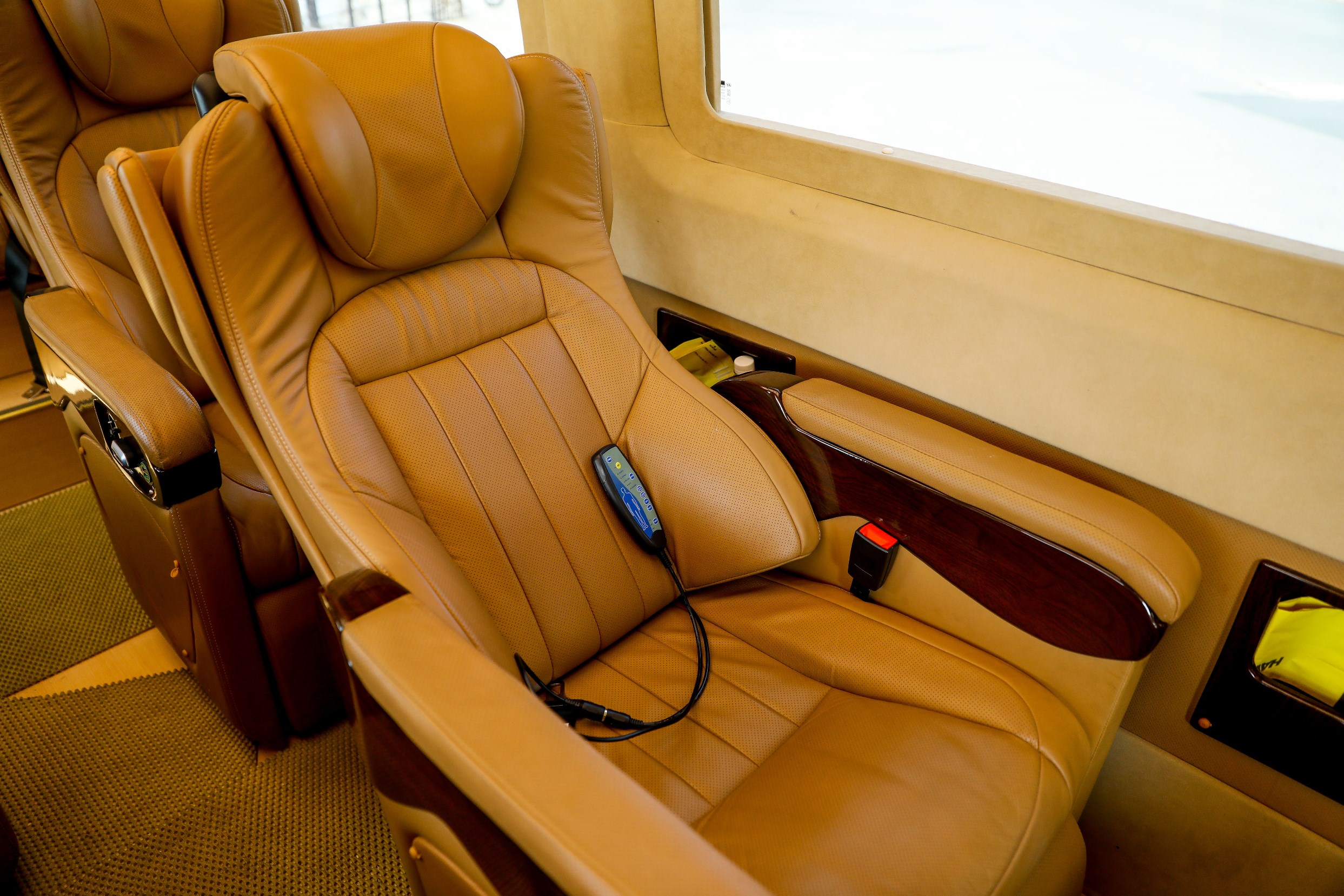 Ghế massage nhiều chức năng của Hải Vân Limousine