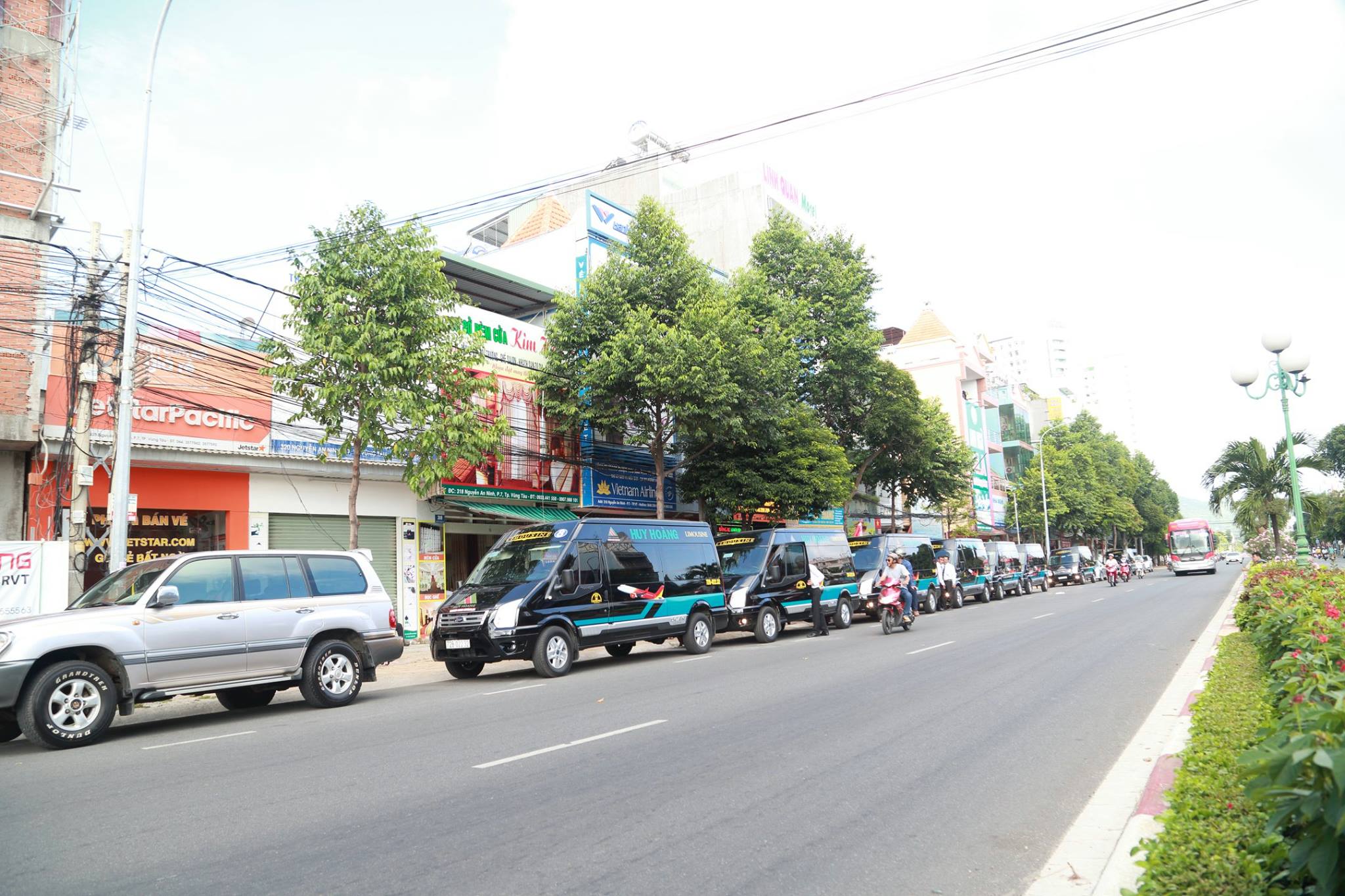 Nhà xe Huy Hoàng Limousine ghế massage Vũng Tàu đi Sài Gòn