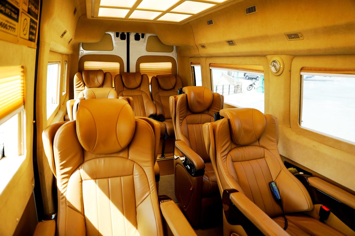 Không gian nội thất xe limousine